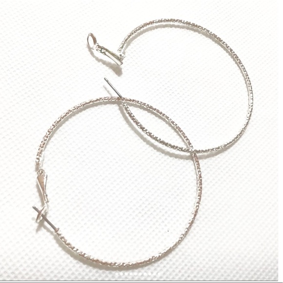 by: Krisla Hoop Earrings for Women - Picture 6 of 7
